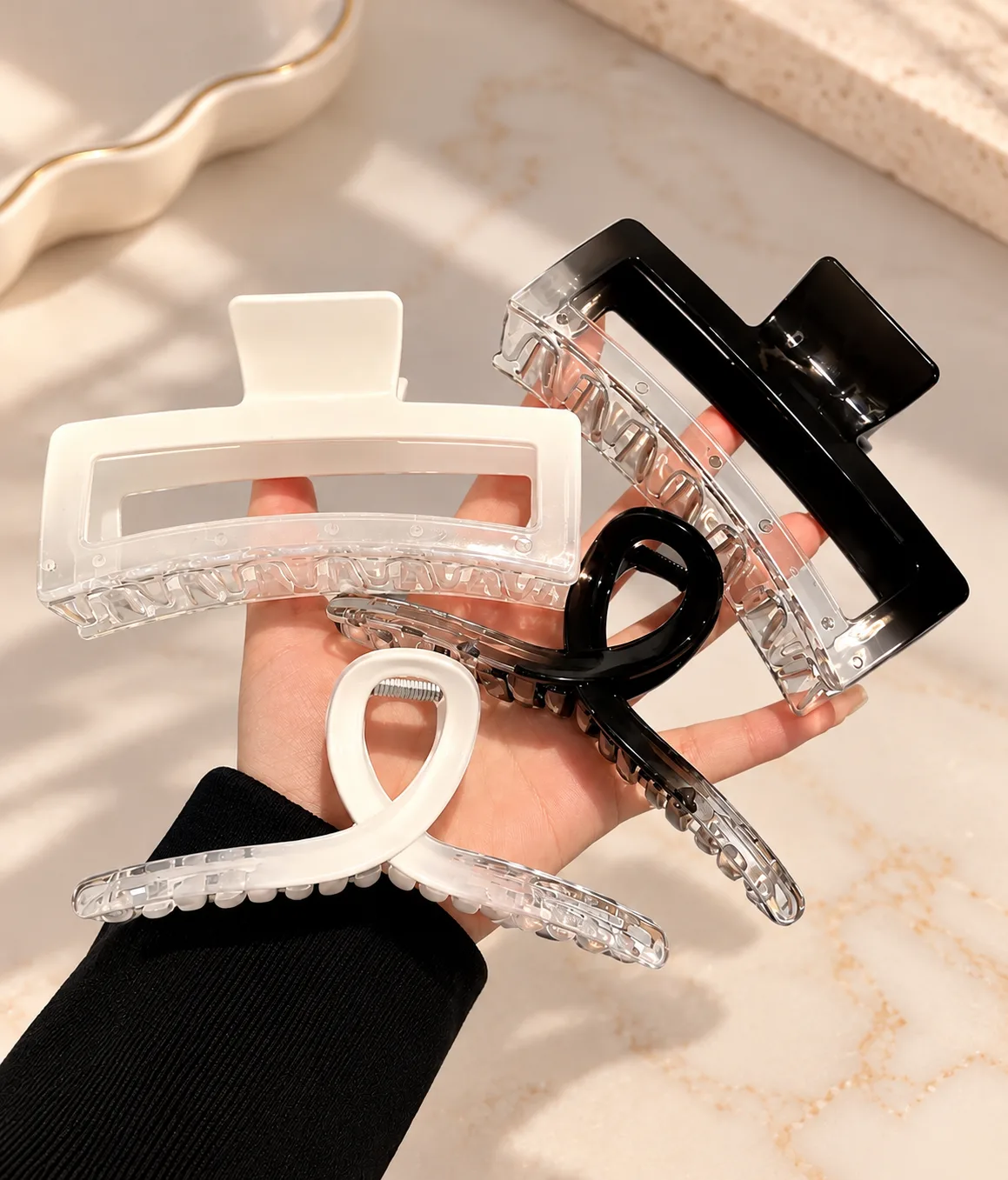 Mono Chic Clips